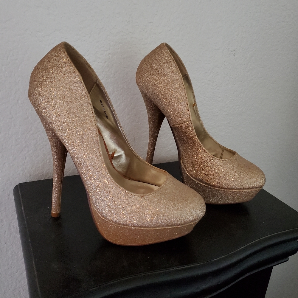 Size 7 nude glitter heels